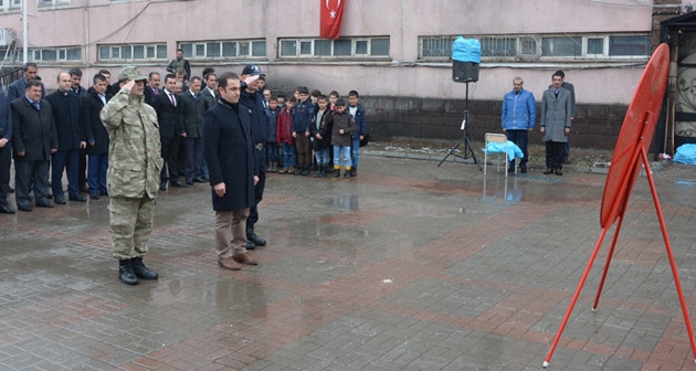 Güroymak'ta Şehitleri Anma Günü ve Çanakkale Deniz Zaferi'nin 102. yılı