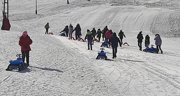 Güroymak’taki öğrenciler kayak merkezine götürülüyor