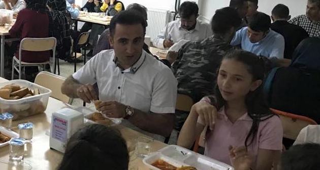 Kaymakam Alibeyoğlu’ndan öğrenci yaz kampına ziyaret