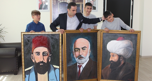 Öğrencilerden Kaymakam Alibeyoğlu’na tablo sürprizi