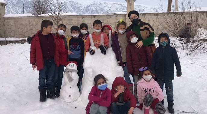 Özkavak Köyü İlk ve Ortaokulunda kardan sanat etkinliği