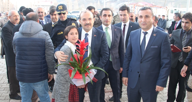 Vali İsmail Ustaoğlu Güroymak'ta bir dizi açılış yaptı