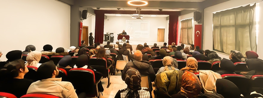 Güroymak Anadolu Lisesi'nde Şair Şükrü Erbaş ile Unutulmaz Şiir Dinletisi