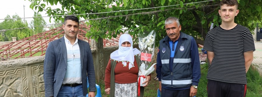 Güroymak Belediye Başkanı Eşref Mutlu’dan Anlamlı Anneler Günü Sürprizi