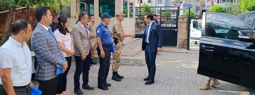 Güroymak Kaymakamı Mehmet Zahid Uzun göreve başlad…