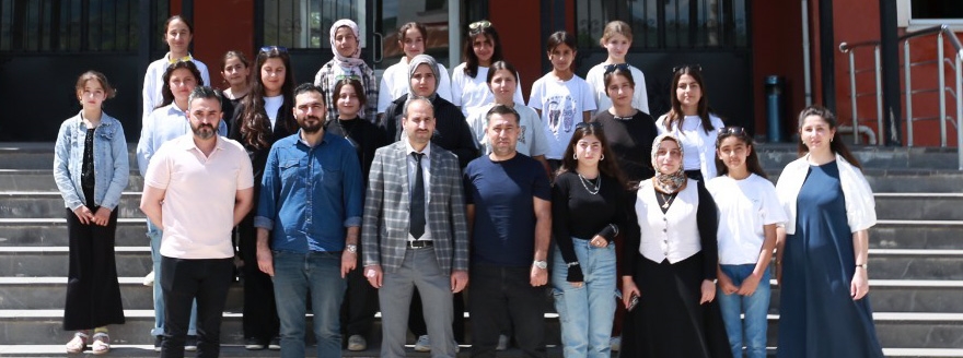 Güroymak Meslek Yüksekokulu'ndan Ortaokul Öğrencilerine Fotoğrafçılık Tanıtımı