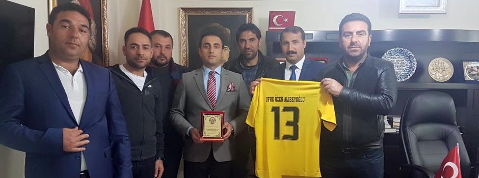 Güroymak Spor Kulübünden Kaymakam Alibeyoğlu’na forma ve plaket