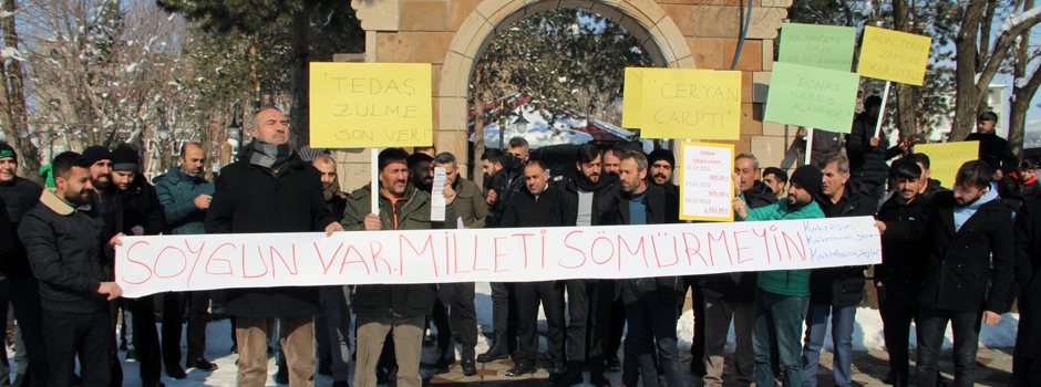 Güroymak’ta halk elektrik ve doğalgaz zamlarını protesto etti