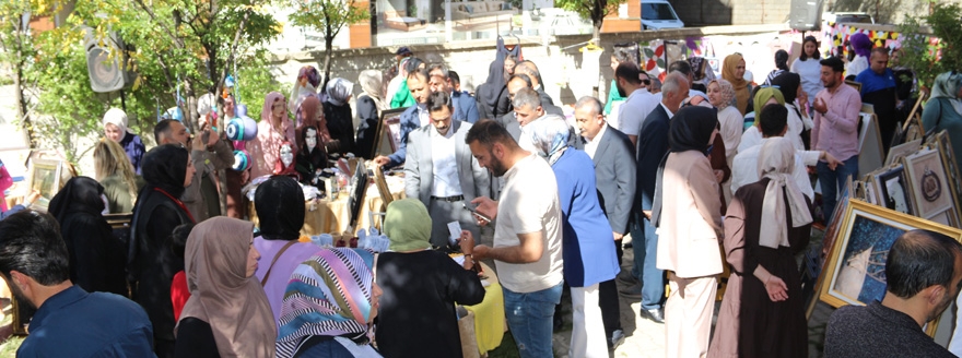 Güroymak'ta Hayat Boyu Öğrenme Haftası Coşkusu: El İşi Sergisi Açıldı